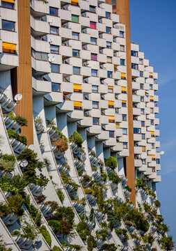 Vienna, Austria: Alterlaa apartment housing concept with green facade and colorful balconies designed by Harry Gl&uuml;ck