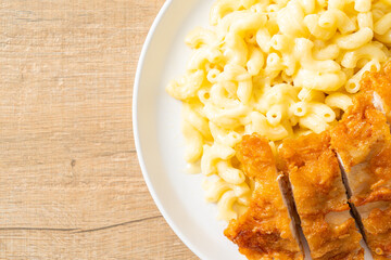 Mac and cheese with fried chicken