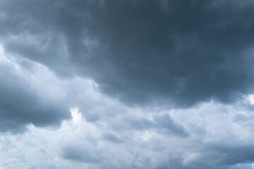 Obraz premium Dark and ominous Cumulonimbus Clouds just before they begin their down pour of rain.