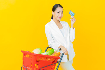 Fototapeta na wymiar Portrait beautiful young asian woman smile with grocery basket