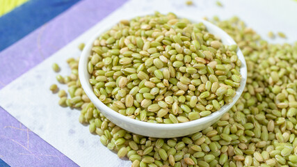 有機栽培の玄米（緑米）、日本産