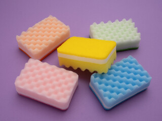 カラフルなキッチンスポンジ