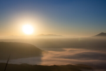 美しい雲海と太陽