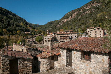 Beget - średniowieczna wioska w Pirenejach, Katalonia, Hiszpania - obrazy, fototapety, plakaty