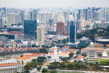 Obraz premium SINGAPORE, SINGAPORE - MARCH 2019: aerial view over Singapore downtown with skyscrapers