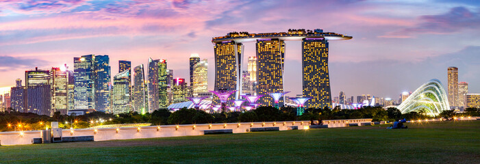 SSINGAPORE, SINGAPORE - MARCH 2019: Vibrant Singapore skyline at night