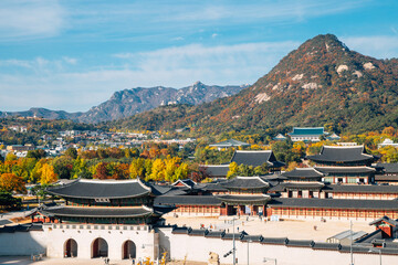 Fototapeta na wymiar Panorama view of Gyeongbokgung Palace at autumn in Seoul, Korea