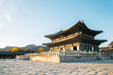 Fototapeta premium Gyeongbokgung Palace at autumn in Seoul, Korea