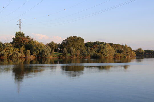 La riviere Saone &agrave; Chalon, ville de Chalon sur Saone, departement de Saone et Loire, France