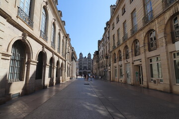 Fototapeta na wymiar La rue de la liberté, ville de Dijon, departement de la Cote d'Or, France