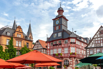 Marktplatz mit Rathaus in der historischen Altstadt von Heppenheim (Bergstraße)