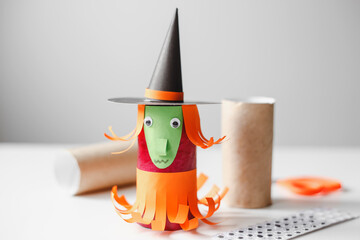 Halloween monsters from toilet paper rolls. Children's crafts for Halloween.