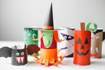 Halloween monsters from toilet paper rolls. Children's crafts for Halloween.