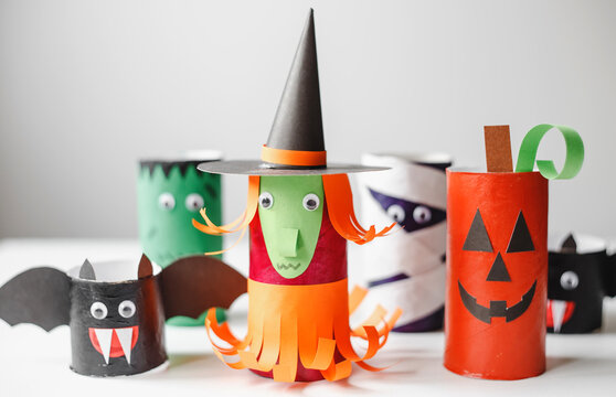 Halloween monsters from toilet paper rolls. Children's crafts for Halloween.