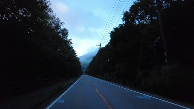 富士山　ドライブ　車窓　青木ヶ原樹海　早朝