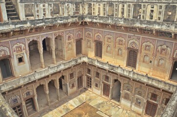 Fototapeta premium abandoned haveli in nawalgarh rajasthan, india