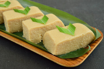 Singkong Agar Agar Kukus. Cassava steamed cake with pandan leaf