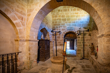 Colegiata romanica de Cervatos co representaciones eroticas en el exterior (Cantabria, España)	