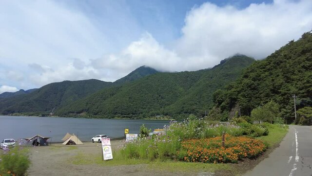 富士山　ドライブ　車窓　西湖湖面　横移動