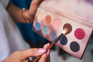 Focused photo on palette being in hand
