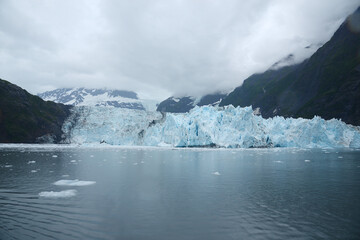 Fototapeta na wymiar tidewater glacier