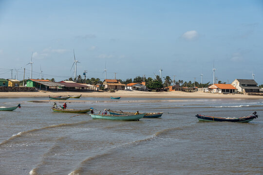 Paisagem na Praia da Pedra do sal, mar com canoas. Parna&iacute;ba, Piau&iacute;, Agosto de 2021