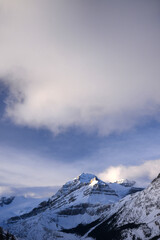 Fototapeta na wymiar winter canadian rockies