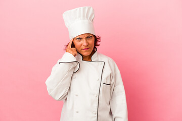 Middle age latin woman isolated on pink background pointing temple with finger, thinking, focused on a task.