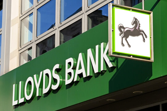 London, England - August 2021: Sign Above The Entrance To A Branch Of Lloyds Bank