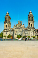 Fototapeta na wymiar Cathedral of Mexico City architectural masterpiece blue sky Mexico .