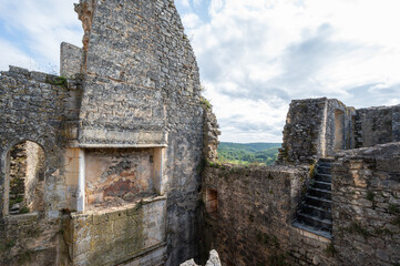 Ruine du château médiéval de Bonaguil, Fumel, Lot et Garonne, France - 456777385