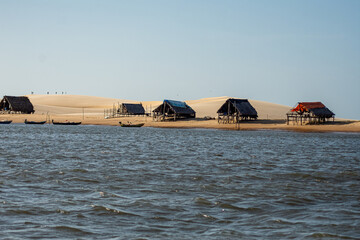 Paisagem com cabanas de pescados no Povoado do Morro do Meio, Ilha das Canárias, Maranhão,...