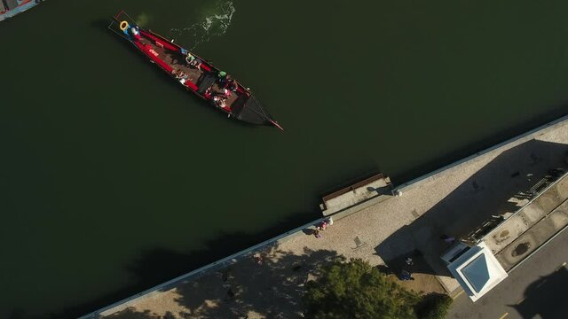 Aveiro, Canal Central, barco em movimento