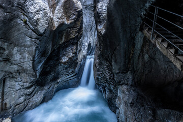 Rosenlaui Gletscherschlucht mit Wandertreppe