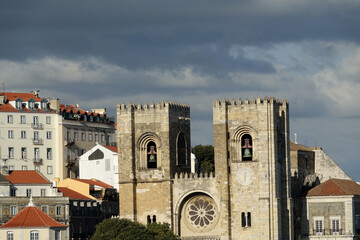 Fototapeta premium View of the Lisbon Cathedral between houses at sunset