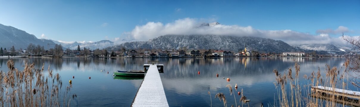 Tegernsee Winter Panorama mit Blick nach Rottach Egern
