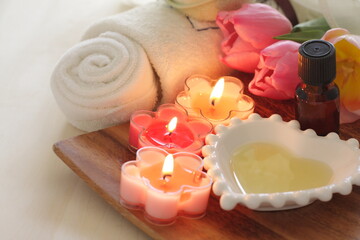 Obraz na płótnie Canvas aroma candles and massage oil with towel