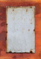 錆色の背景とブリキの看板