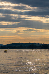 Tretboot auf dem schönen Bodensee Sommer Sonnenuntergang 