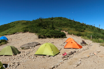 日本百名山の薬師岳のテント場