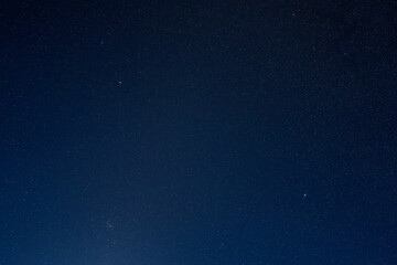長野県安曇野市にある燕岳の頂上付近にある山荘から撮影した星空の写真...
