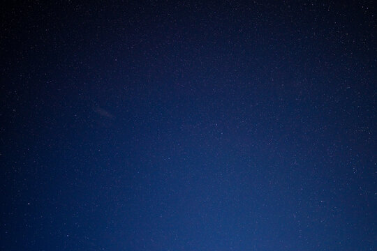 長野県安曇野市にある燕岳の頂上付近にある山荘から撮影した星空の写真  A photo of the starry sky taken from a mountain lodge near the top of Mt. Tsubame in Azumino City, Nagano Prefecture. 