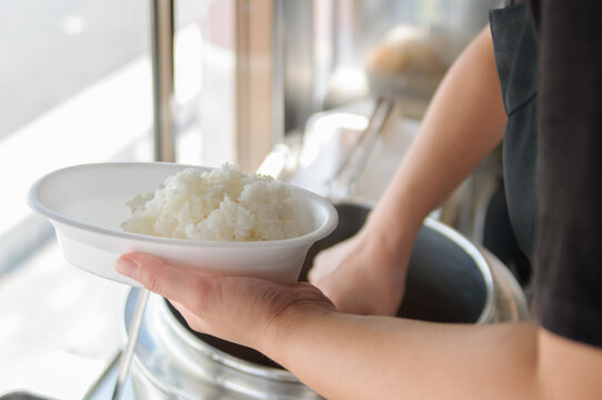 ご飯をよそう の画像 225 件の Stock 写真 ベクターおよびビデオ Adobe Stock