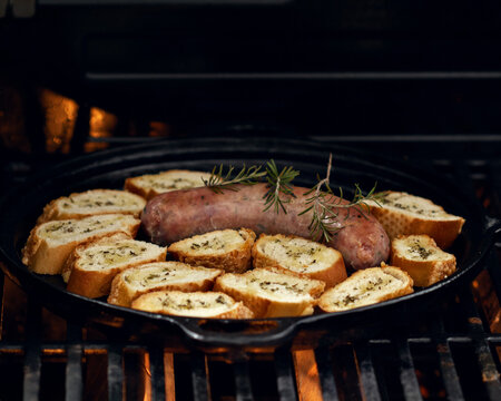 grilled sausages with toasts, grilled sausages with bread