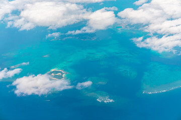 Fototapeta na wymiar 飛行機から見た沖縄