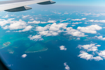 Fototapeta na wymiar 飛行機から見た沖縄