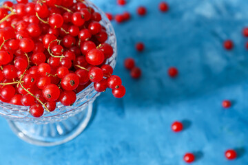 Dessert bowl with fresh red currants on color background, closeup