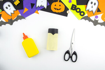 Craft with a child for Halloween from rolls of toilet paper and black paper vampire. Step-by-step instruction. Step 1.