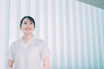 病院で働く医療スタッフ
