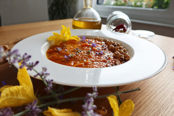 Zuppa di zucca e ceci croccanti